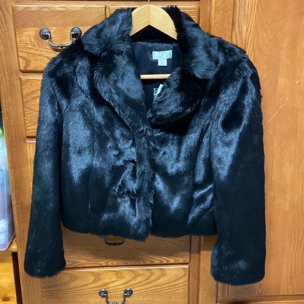 NWT Cropped Loft Black Faux Fur Jacket, Size 4P